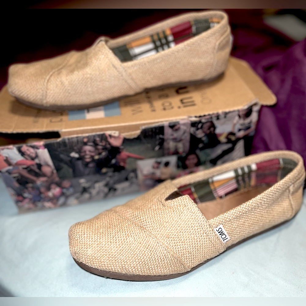 Toms classic burlap slip ons for Women sz 8